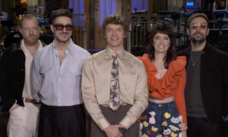 Connor Storrie makes out with Sarah Sherman in 'SNL' promo