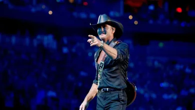 Country music star Tim McGraw makes tour stop in Virginia