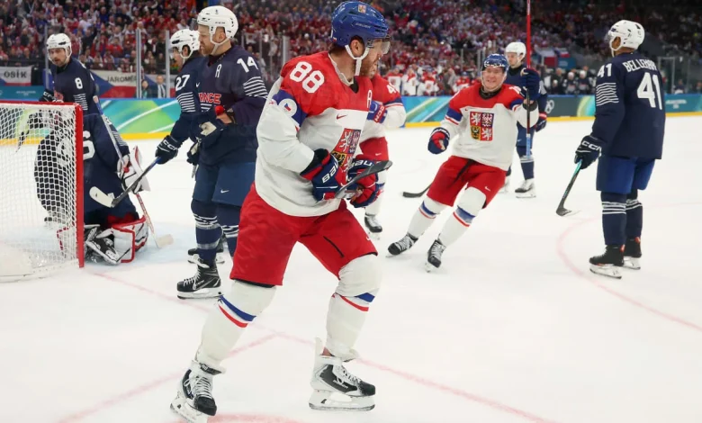 Czechia scores 4 straight, rallies past France at Milano Cortina Olympics