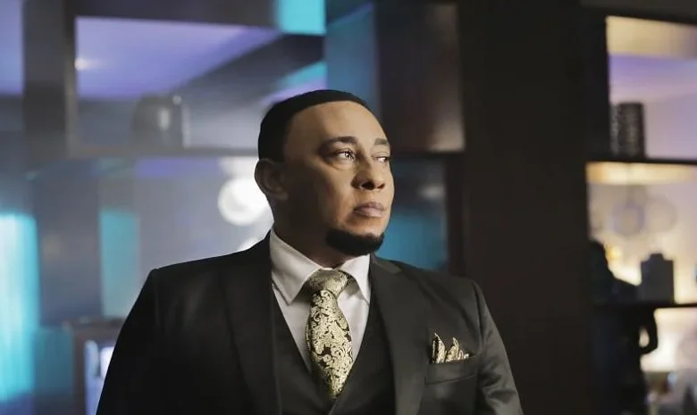 Defensa de Anthony Santos reconoce paternidad de niño de un año y califica a la madre de “despechada”