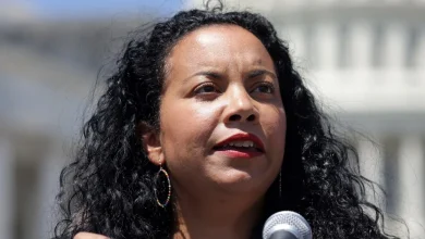 Democratic primary season kicks off with an anti-establishment earthquake