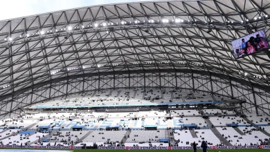 Des virages désertés au coup d'envoi, McCourt et Longoria visés : le Vélodrome gronde