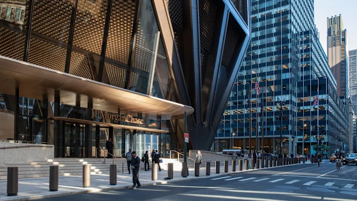 Dimon seeks to sell JPMorgan investors on $2bn-a-week costs bill