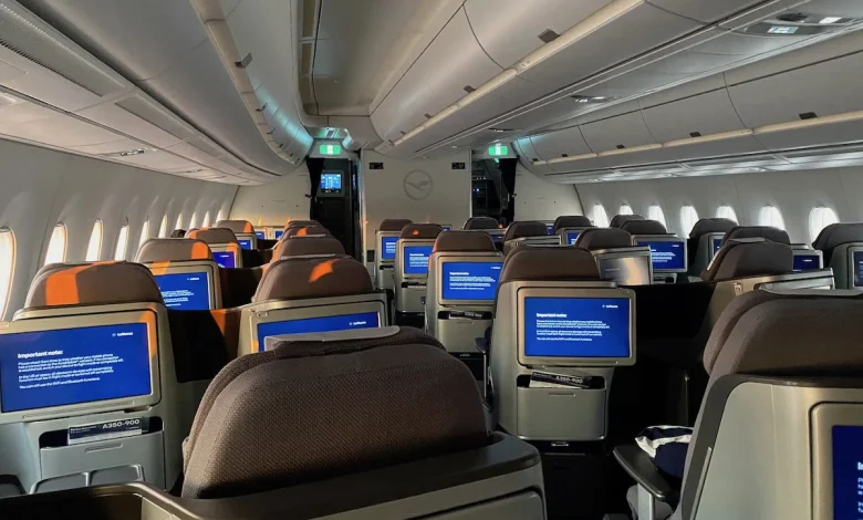 Do You Give In To Airplane Window Shade Peer Pressure? Is It Rude Not To?