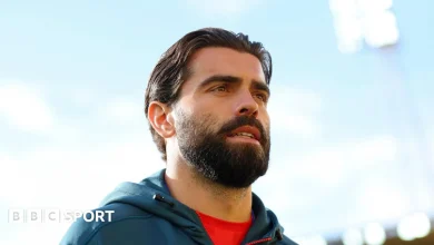 Doncaster Rovers: Elliot Lee signs on loan from Wrexham