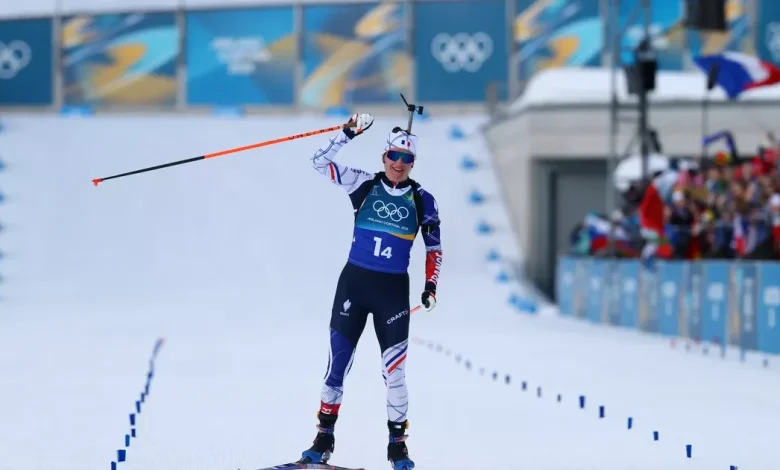 EN DIRECT - JO 2026 : les Bleus à la bagarre pour l’or en biathlon, Jeanmonnot entre en piste