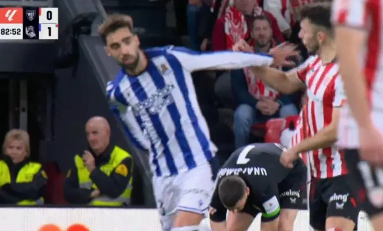 El CTA da la razón a Cuadra Fernández con la roja a Brais Méndez en el derbi vasco