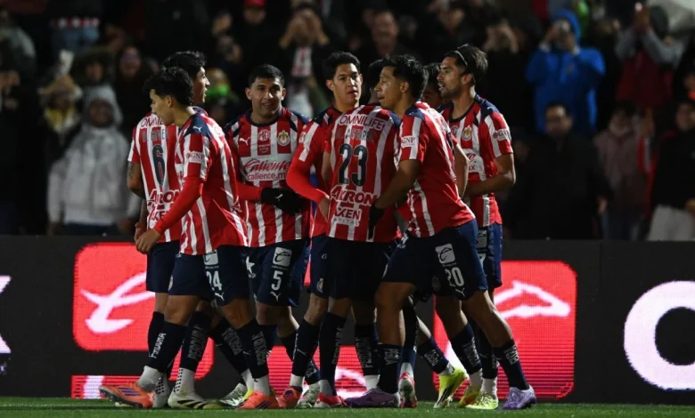 El Clásico revive con Chivas líder y arde con América urgido