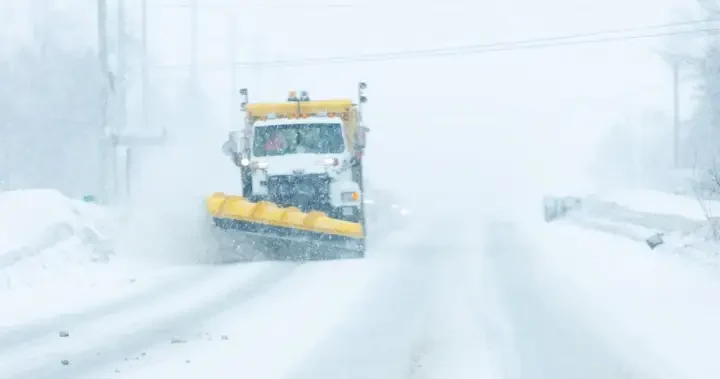 Fast-moving snowstorm advances on southern Ontario, shuts down northern roads
