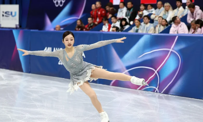 Figure skaters taking ice for short program in women's singles
