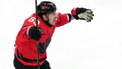 Finnish great Teemu Selanne rips officiating: 'What a joke'