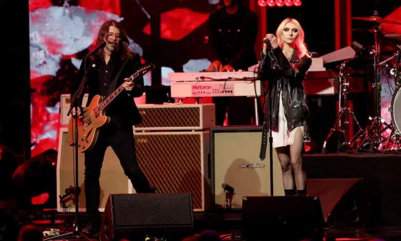 Foo Fighters & Taylor Momsen Cover Mariah Carey’s Secret ‘90s Grunge Songs At MusiCares Tribute