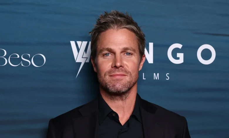 Fox's 'Baywatch' Reboot Casts Stephen Amell to Lead Series