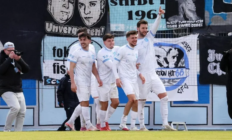 Fußball | Regionalliga: Chemnitzer FC düpiert Spitzenreiter Lok Leipzig im Jubiläumsspiel