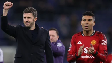 Gary Neville says Manchester United can finish third in the Premier League