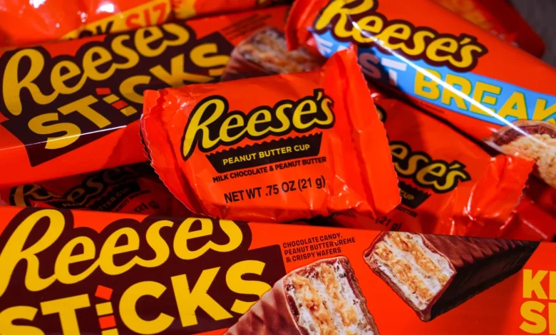 Grandson of the inventor of Reese's Peanut Butter Cups accuses Hershey of cutting corners