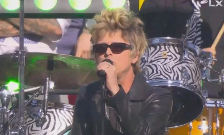 Green Day Rocks Super Bowl Pre-Show With 'American Idiot'