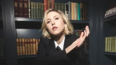 How Taylor Tomlinson Survived the Church and Lived to Tell Jokes About It