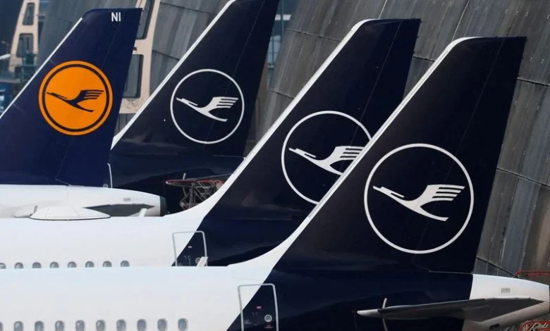 Hundreds of Lufthansa flights cancelled as pilots, cabin crew walk out