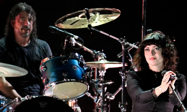 "I'm totally uninvolved. I'm like the dad that wants to be there and know everything and she's just totally doing her own thing”: Dave Grohl says he had nothing to do with daughter Violet’s record deal