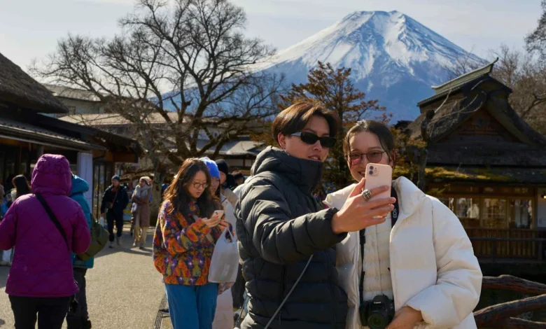 Japan's tourist spots face new world without Chinese group tours
