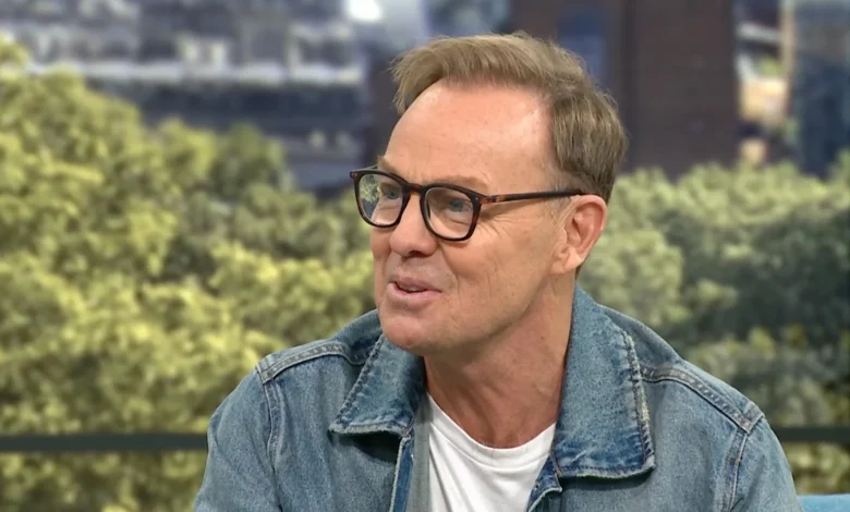 Jason Donovan takes Kylie and Alison on Tour!