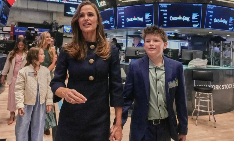 Jennifer Garner and son Samuel visit New York Stock Exchange and more star snaps - Page Six