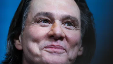 Jim Carrey's Awards Show Appearance Has People Overanalyzing His Looks