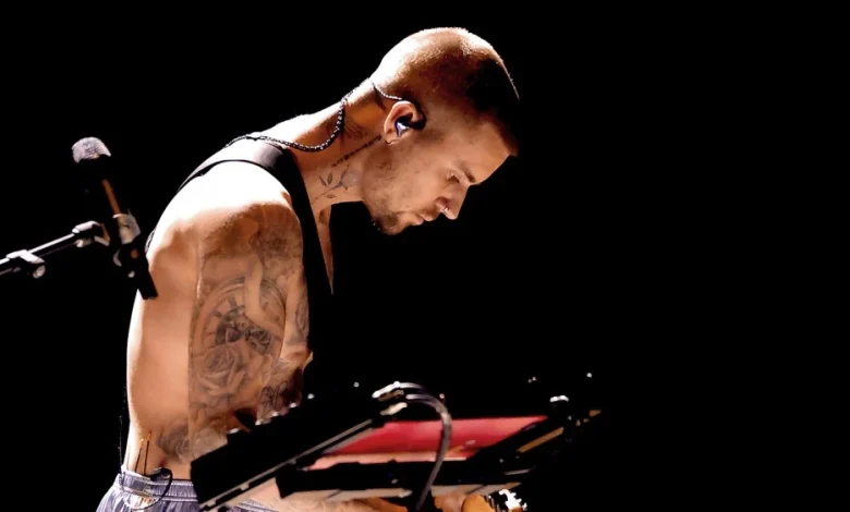 Justin Bieber Gives Shirtless Grammy Performance of Yukon