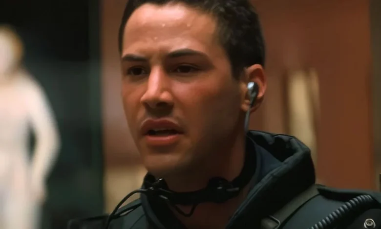 Keanu Reeves & Sandra Bullock’s Hit Action Movie Sets Hulu Streaming Date