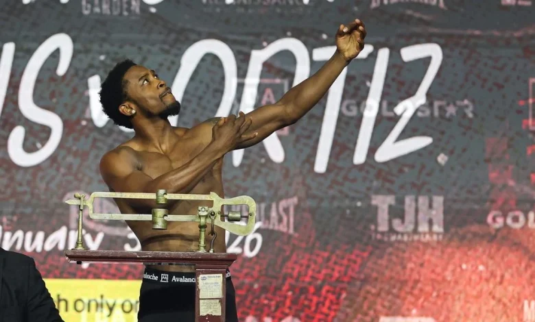 Keyshawn Davis stops Jamaine Ortiz in junior welterweight debut