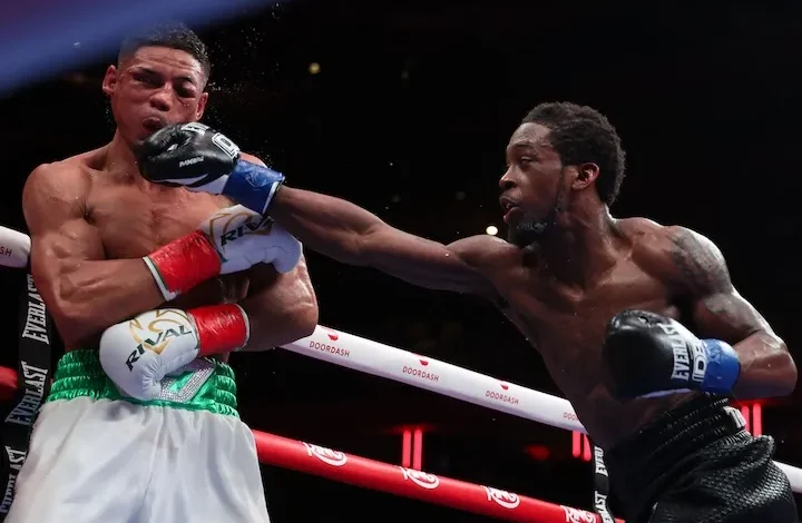 Keyshawn Davis stops Jamaine Ortiz late, launches in second division