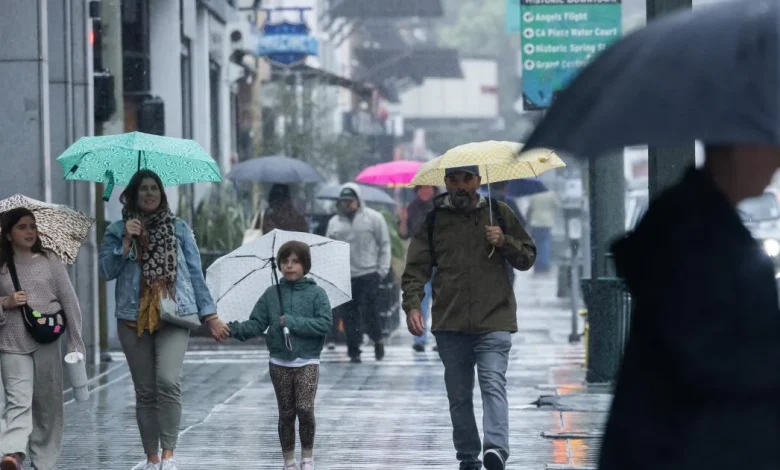 L.A.’s warm stretch to end; cooler weather and showers are on the way, forecasters say