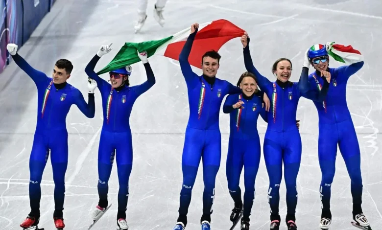 LIVE Short track Meravigliosa Italia! È oro nella staffetta mista. Fontana nella storia