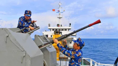 La Brigada 125, Región Naval 2, recibe con alegría el nuevo año al frente de las olas.