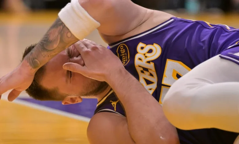 Lakers Injury Report: Luka Dončić leaves Sixers game with leg injury