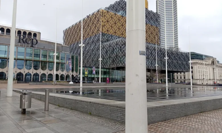 Large police cordon put in place around Birmingham Library following police 'welfare' incident