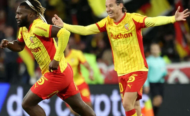 Lens return to top of Ligue 1 with win over Rennes