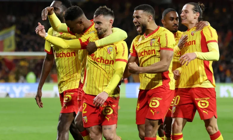 Lens return top of Ligue 1 with win over Rennes