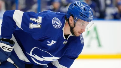 Lightning's Anthony Cirelli exits Stadium Series with undisclosed injury