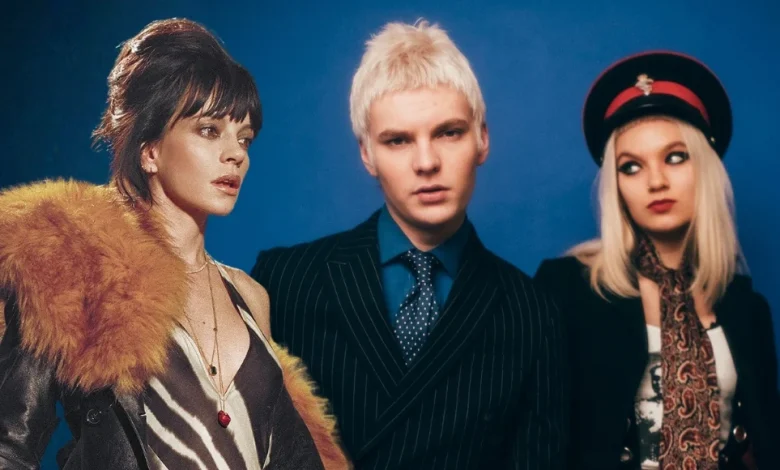 Lily Allen takes on The Molotovs for Number 1