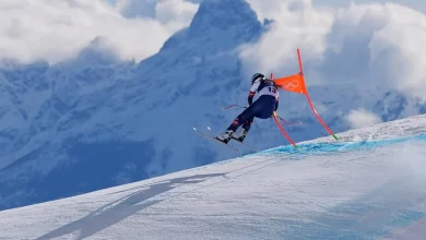 Lindsey Vonn crashes in Olympic women’s downhill, airlifted off course