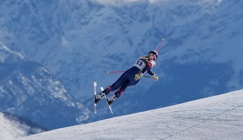 Lindsey Vonn crashes in the final, bringing Olympic downhill fairy tale to an end