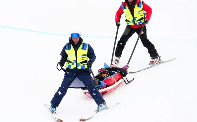 Live: Harrington eyes podium; Kiwi gold medal hope stretchered off course