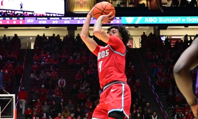 Lobos Make First Mountain West Trip to Grand Canyon Wednesday