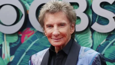 Look: Barry Manilow cancels more concerts after 'depressing' doctor visit
