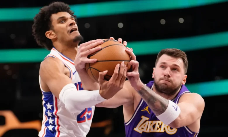 Luka Doncic leaves Lakers' game against 76ers with left leg soreness