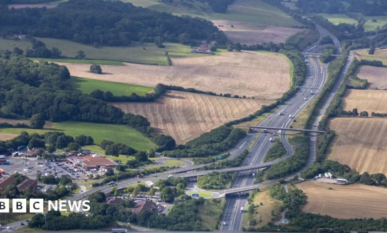 M4 shut in both directions for emergency repairs near Reading