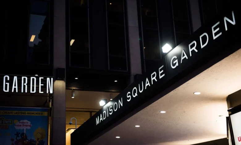 Madison Square Garden considers splitting Knicks and Rangers into separate companies