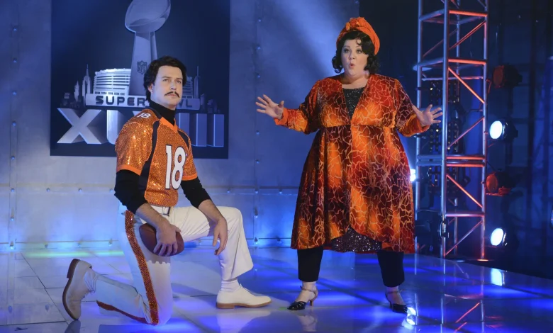 Melissa McCarthy Sings In SNL's "Broadway All-Star Super Bowl Halftime Spectacular"